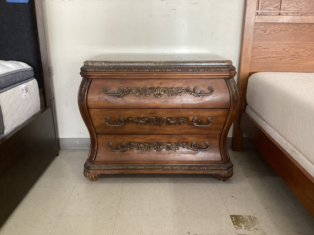 86366 Ashley Chateau Frontenac Bombe Chest
