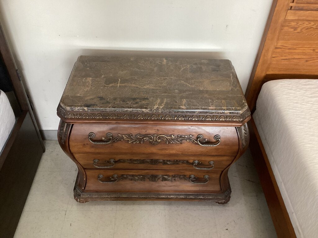86366 Ashley Chateau Frontenac Bombe Chest