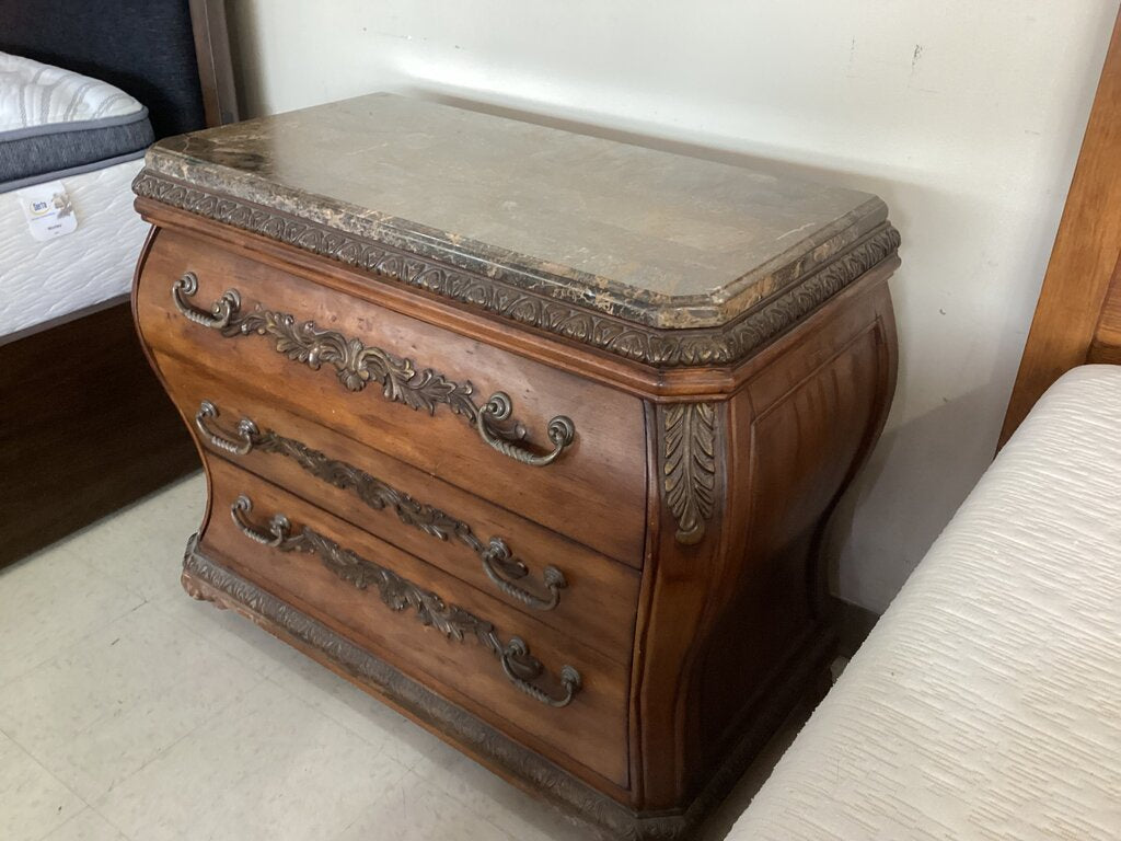 86366 Ashley Chateau Frontenac Bombe Chest