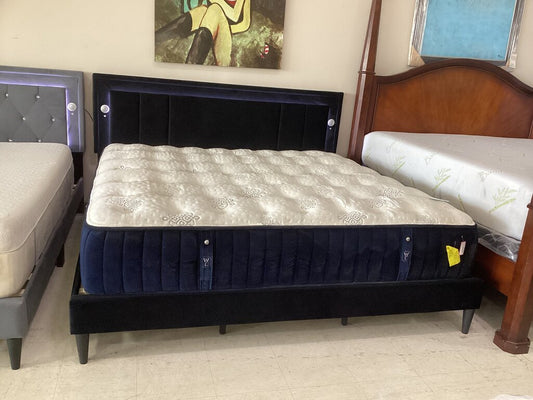 Dream Beats NEW King Black Platform Bed Frame 78x84x44 (148240)