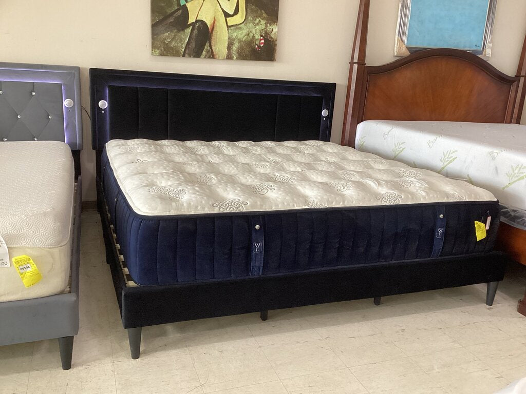 Dream Beats Black NEW King Platform Bed Frame w/USB, LED, Bluetooth 78x84x44 - PLEASE READ DESCRIPTION (148240)