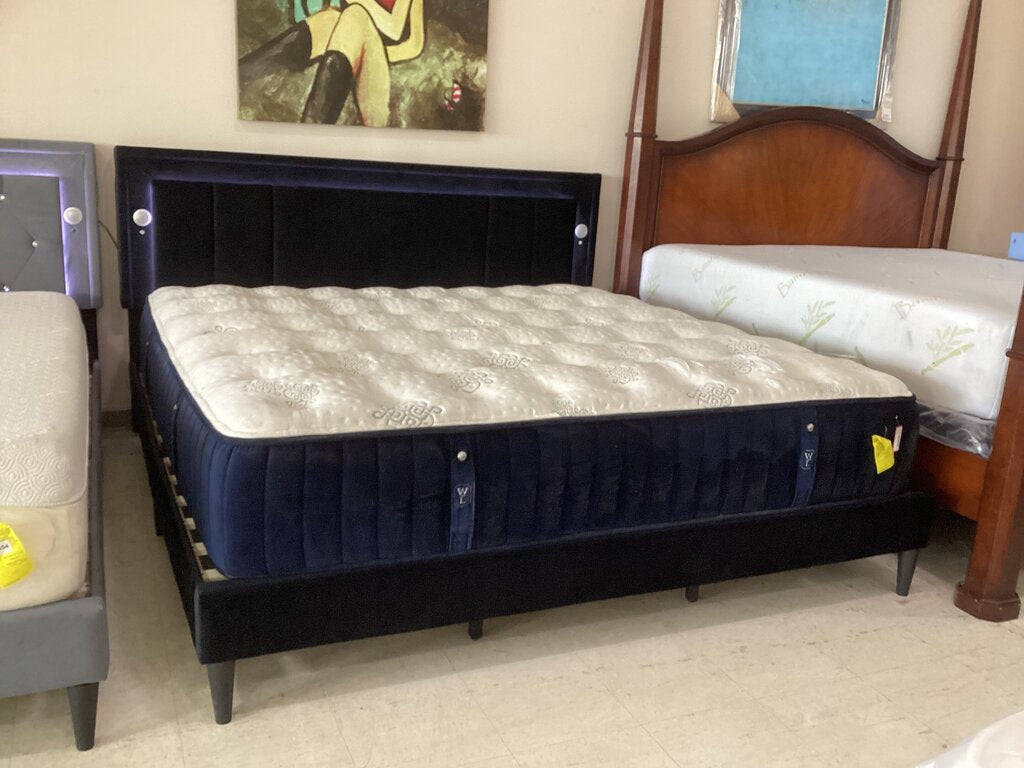 Dream Beats NEW King Black Platform Bed Frame 78x84x44 (148240)