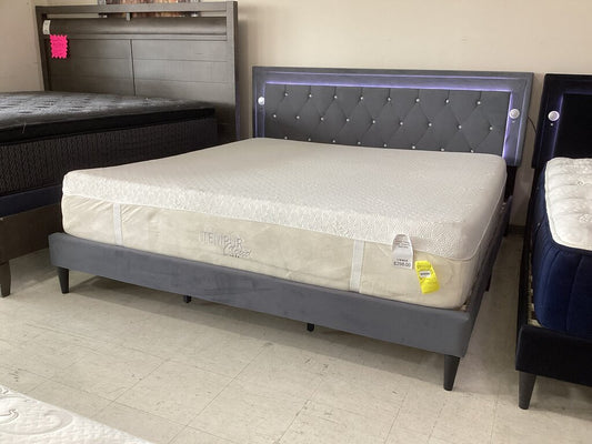 Glow Tune NEW Gray King Platform Bed Frame (144040)