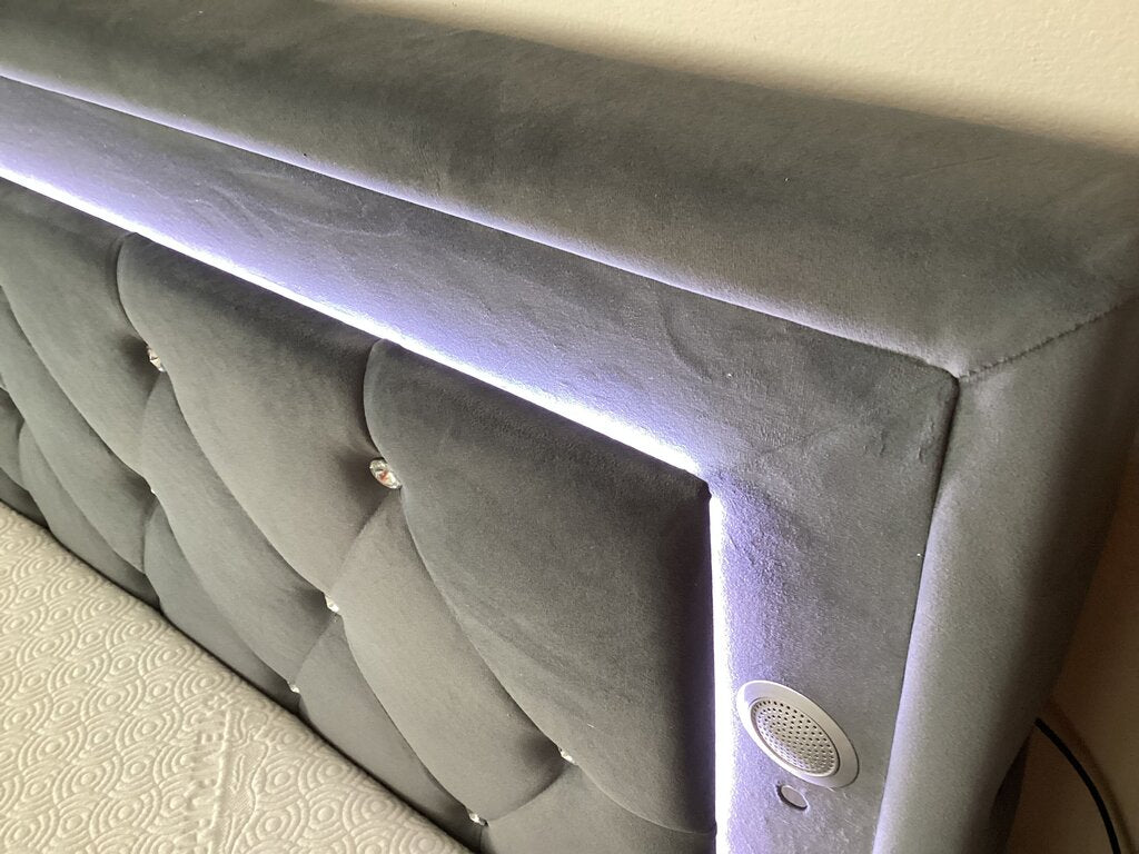 Glow Tune NEW Gray King Platform Bed Frame (144040)