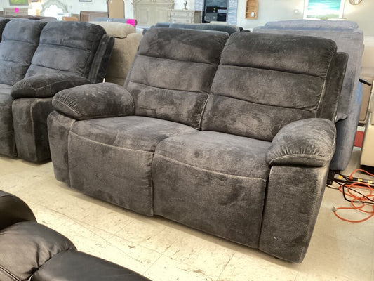 86373 - Boulevard Power Loveseat 65x30x40