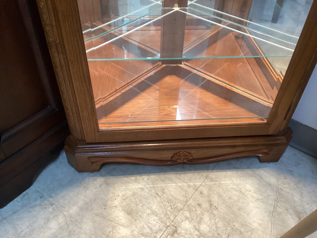 86379 Pulaski Corner Curio Cabinet (29x19x81)