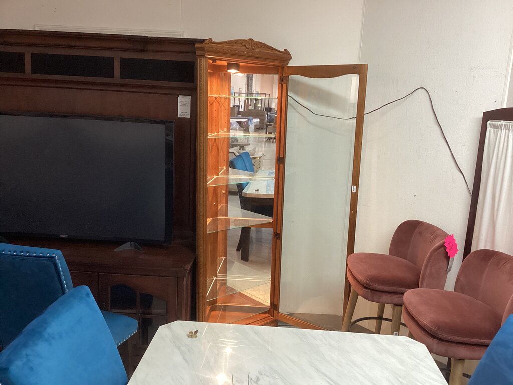 86379 Pulaski Corner Curio Cabinet (29x19x81)