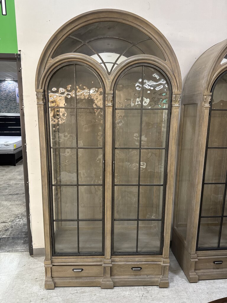 86385 A.R.T. Furniture Arch Salvage Gwynn Curio China