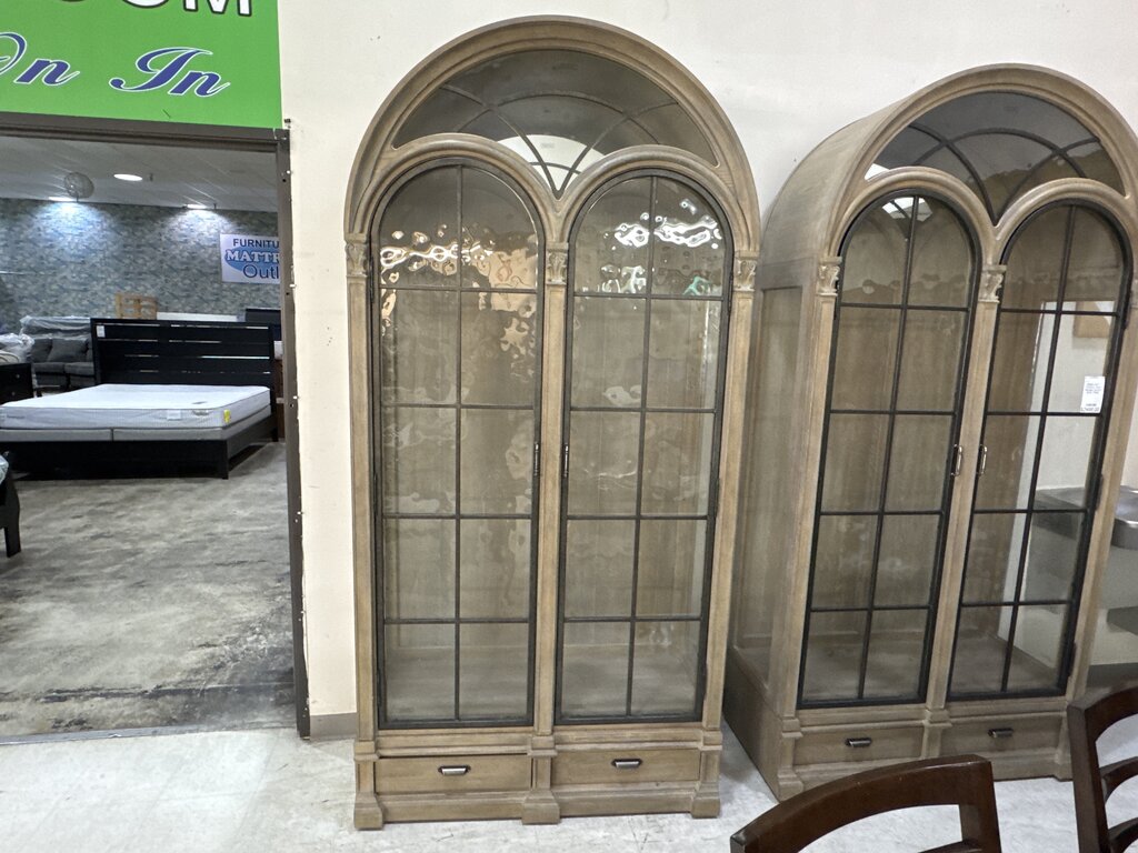 86385 A.R.T. Furniture Arch Salvage Gwynn Curio China