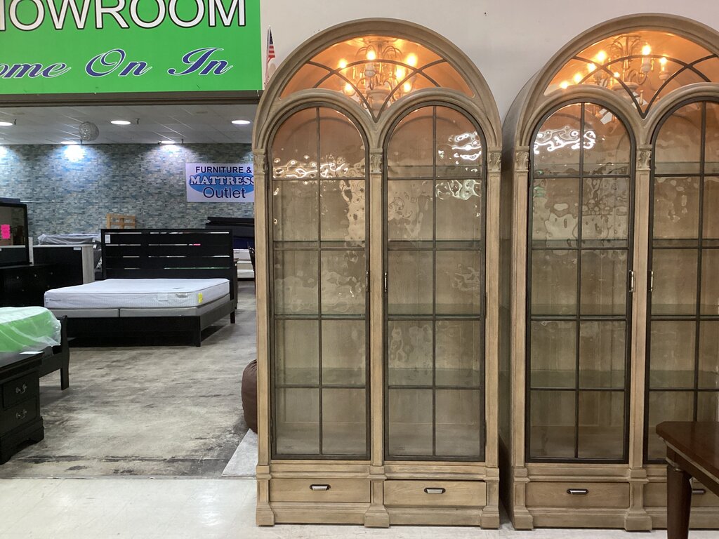 86385 A.R.T. Furniture Arch Salvage Gwynn Curio China