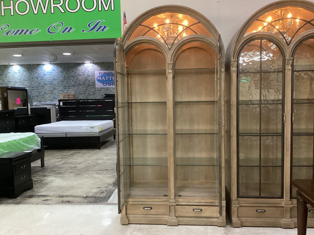 86385 A.R.T. Furniture Arch Salvage Gwynn Curio China