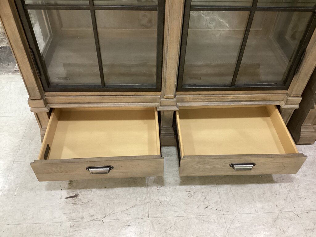 86385 A.R.T. Furniture Arch Salvage Gwynn Curio China