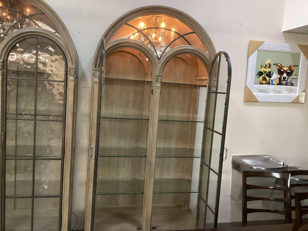 86386 A.R.T. Furniture Arch Salvage Gwynn Curio China