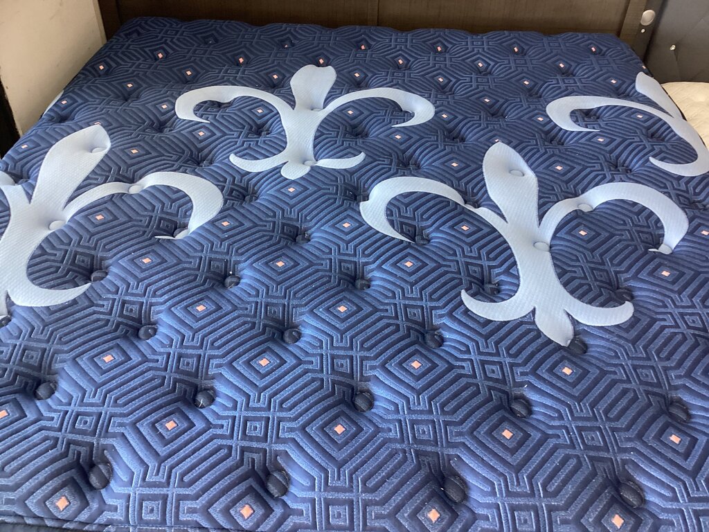 86243 - Stearns & Foster Lux Estate Emily Rose King Mattress