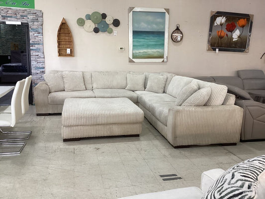 86424 Ashley Lindyn Sectional w/Ottoman (133x133x38 - 51x51x18)