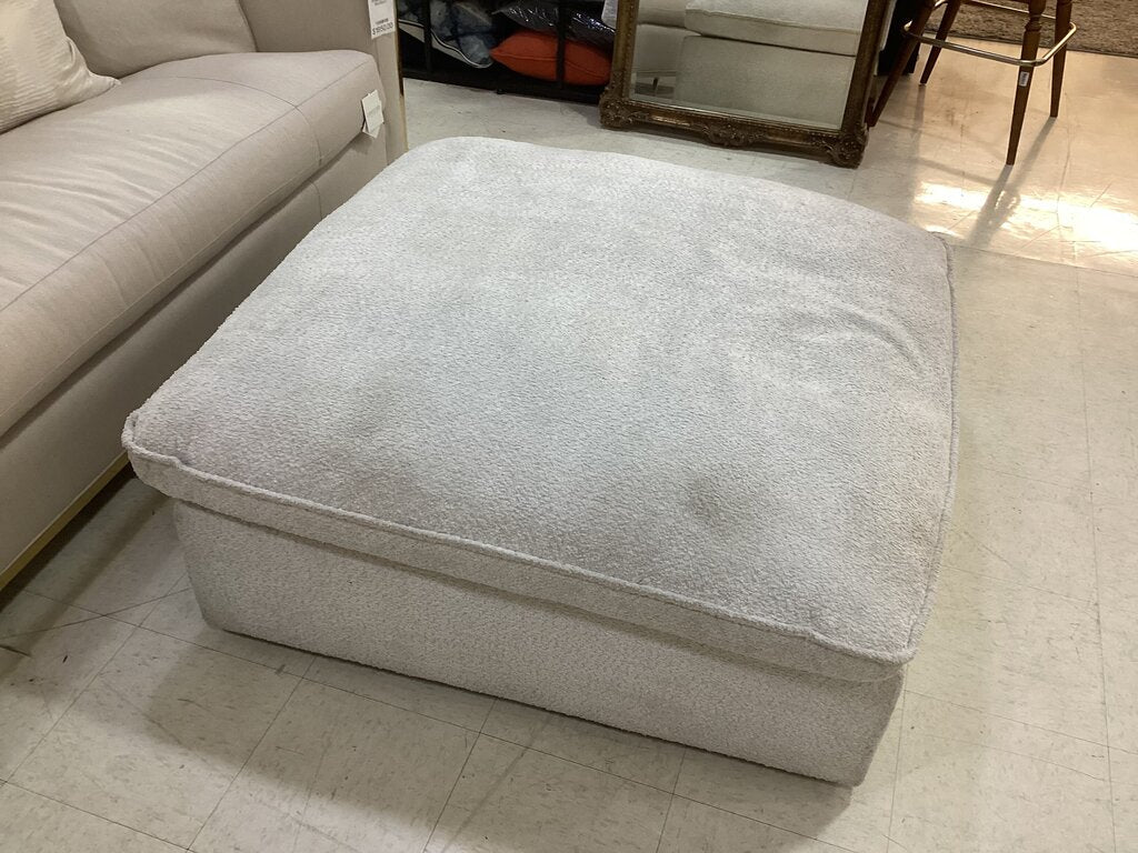 86440 - Ashley Gimma Storage Ottoman 43x43x21
