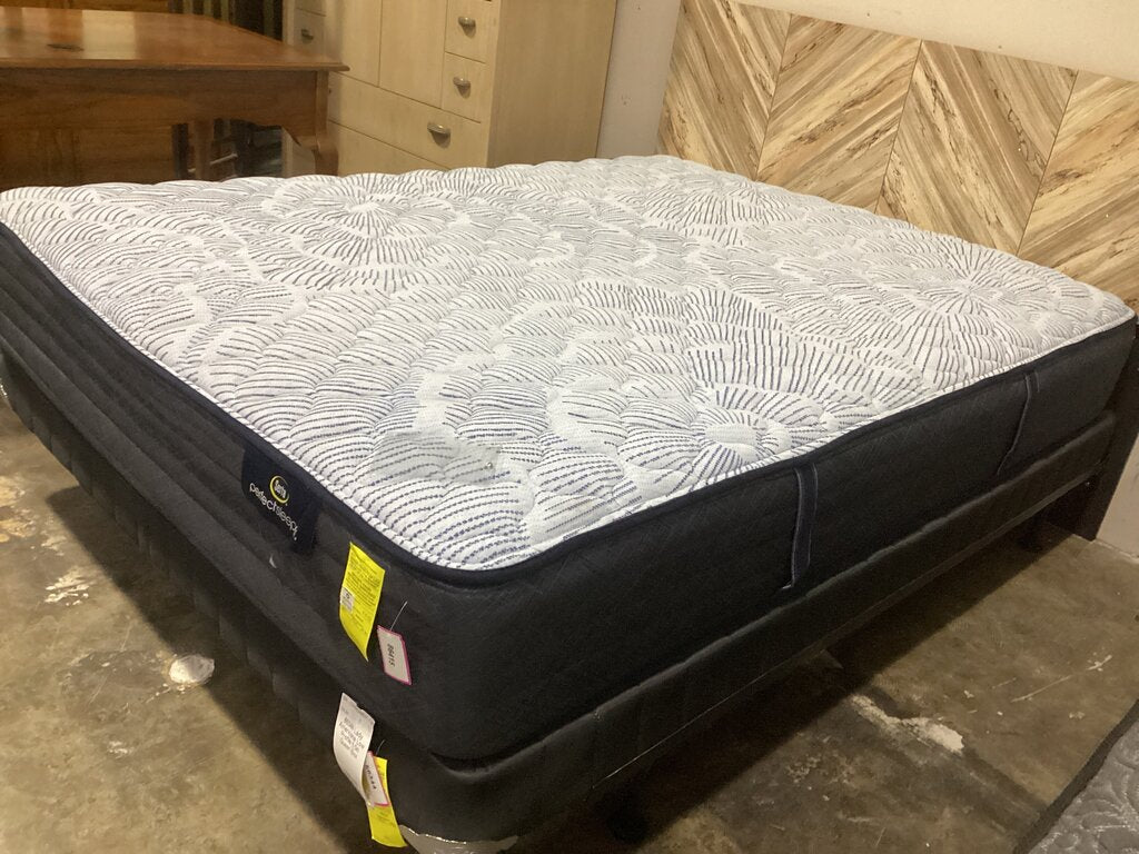 86415 - Serta Perfect Sleeper Queen Mattress