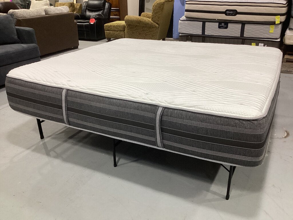 85089 - Beauty Rest Black Hybrid King Mattress