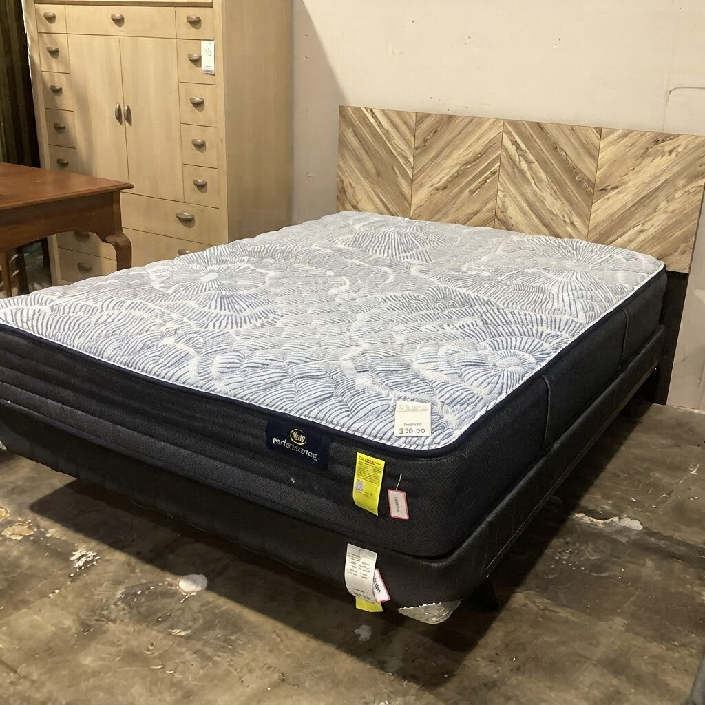 86477 - Ashley Queen Headboard w/Rails