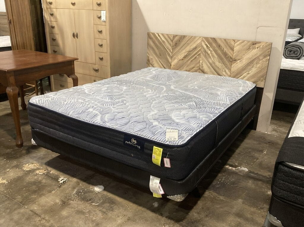 86477 - Ashley Queen Headboard w/Rails
