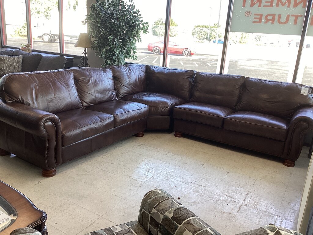 86486 - Thomasville Benjamin 3pc Leather Sectional 120x120x36