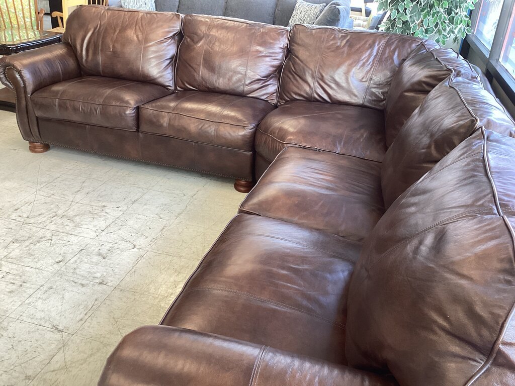 86486 - Thomasville Benjamin 3pc Leather Sectional 120x120x36