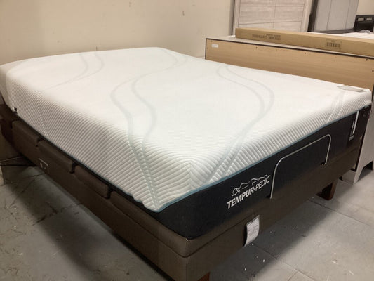 86506 Tempur-Pedic Pro Adapt Medium Contour Tech Queen Mattress