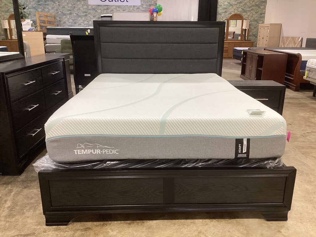 Danabrin NEW Queen 4pc Bedroom Group (63x84x53)(58x17x36-75)(24x17x24)