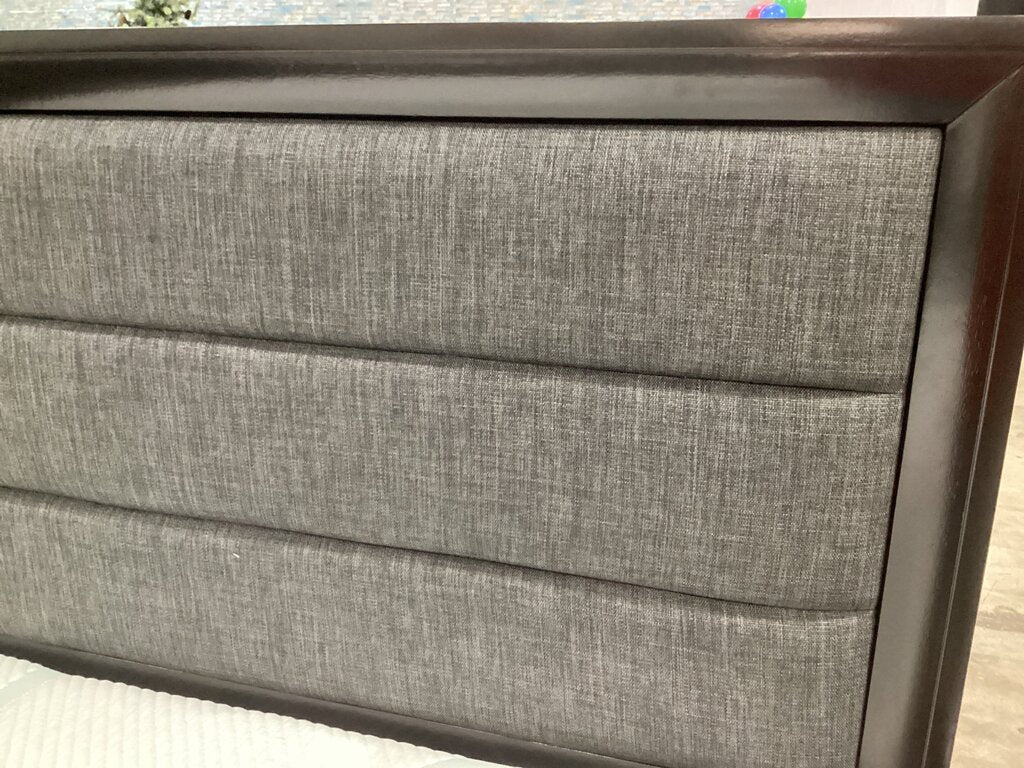 Danabrin NEW Queen 4pc Bedroom Group (63x84x53)(58x17x36-75)(24x17x24)