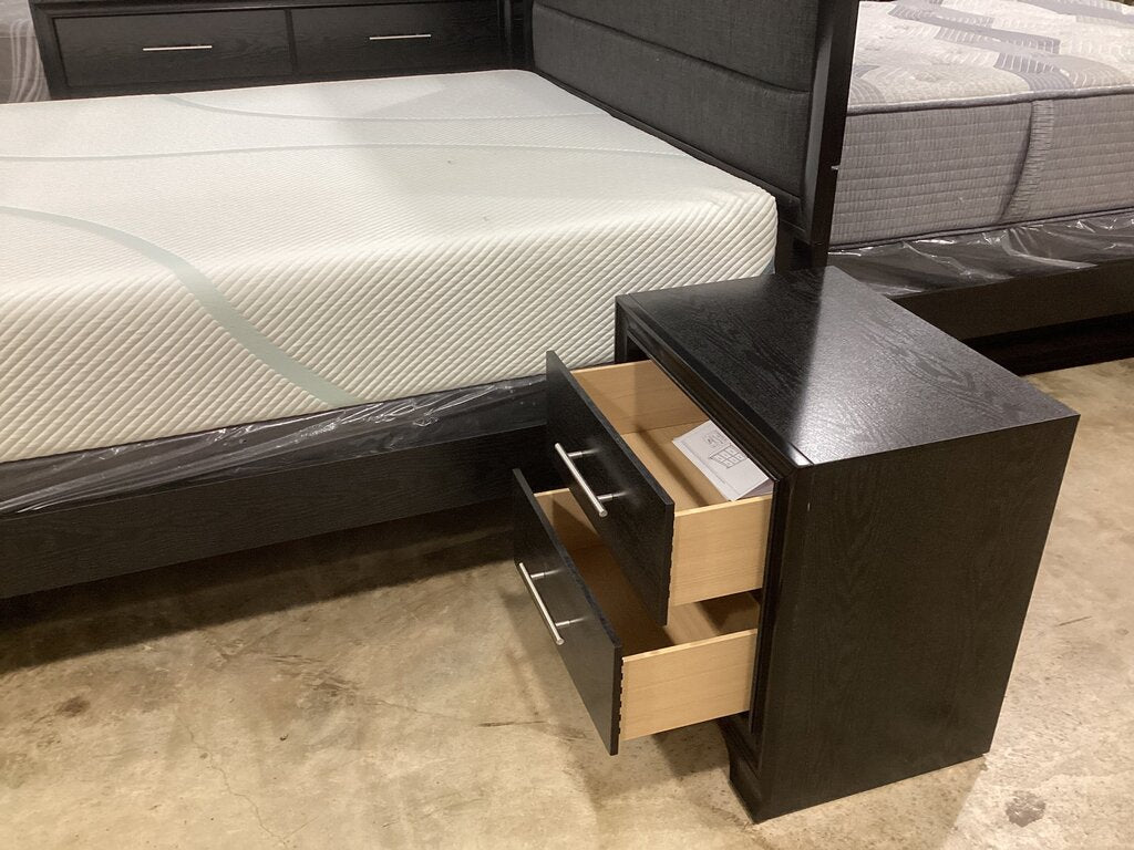 Danabrin NEW Queen 4pc Bedroom Group (63x84x53)(58x17x36-75)(24x17x24)