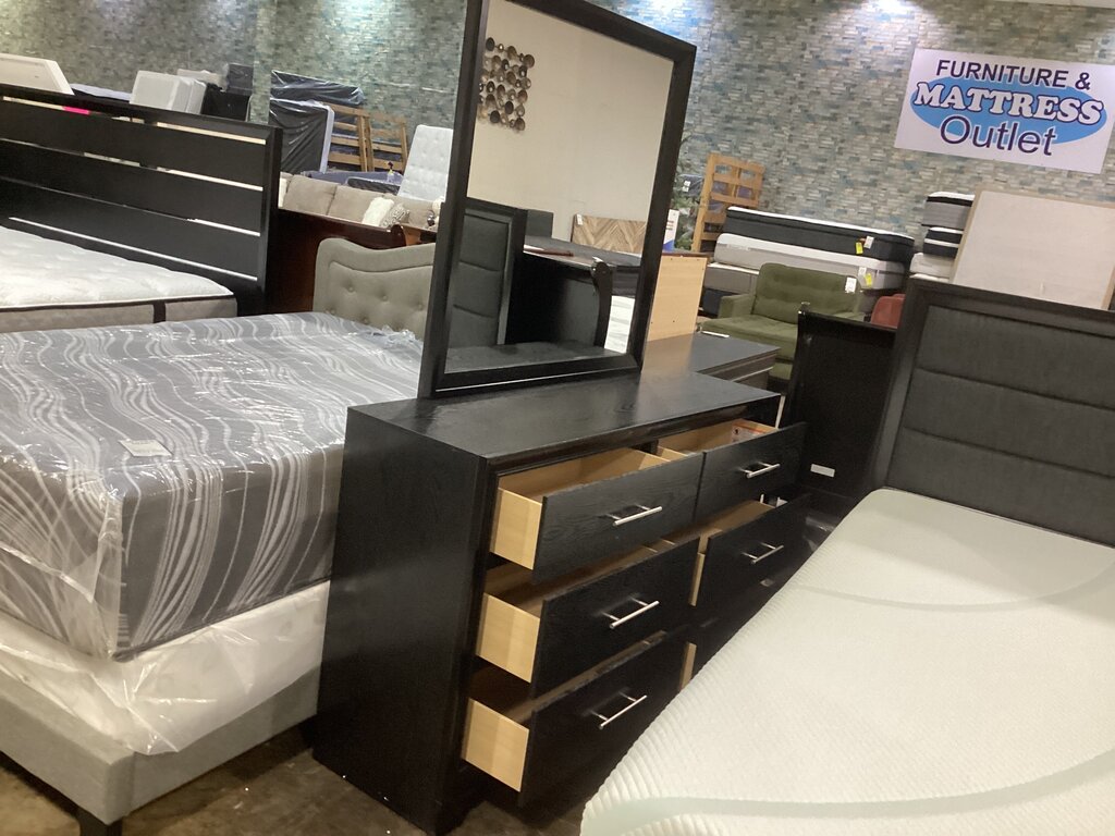 Danabrin NEW Queen 4pc Bedroom Group (63x84x53)(58x17x36-75)(24x17x24)