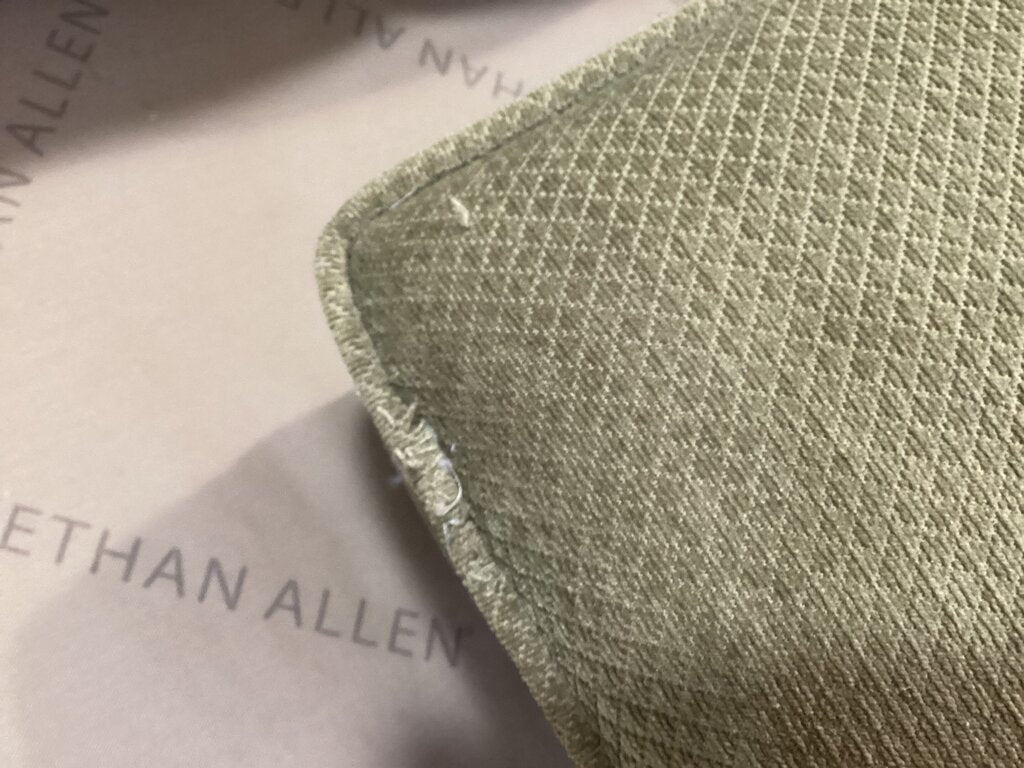 86518 Ethan Allen Sage Chesterfield Sofa 91x38x35