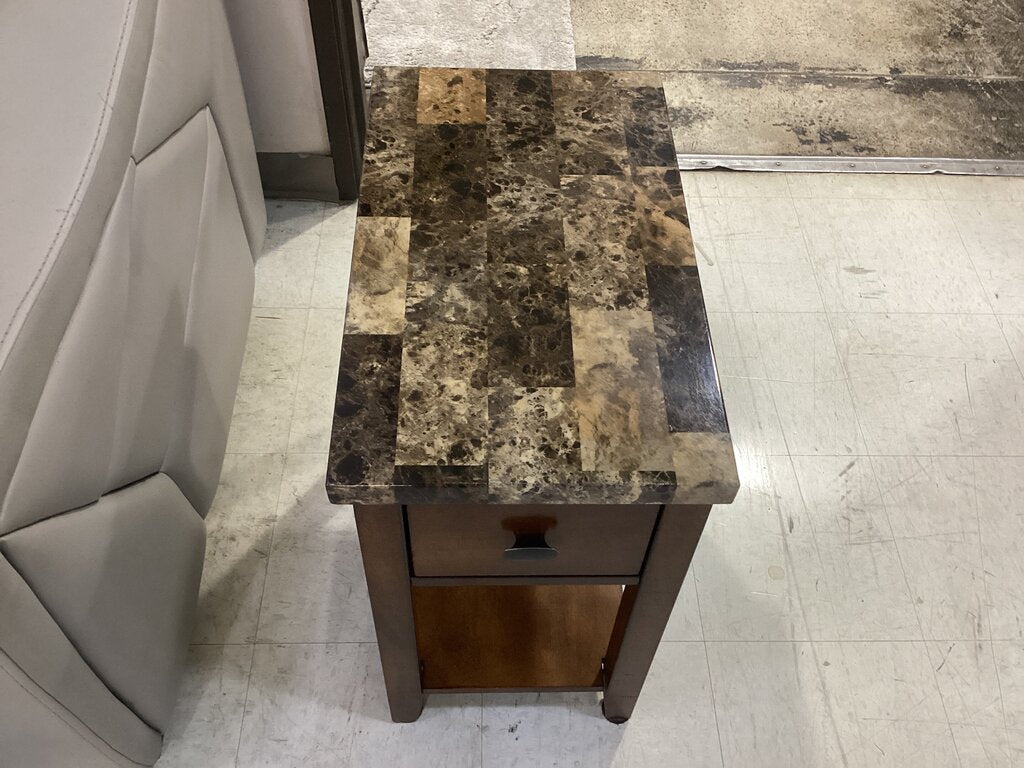 86520 Ashley Bregin Chairside Table