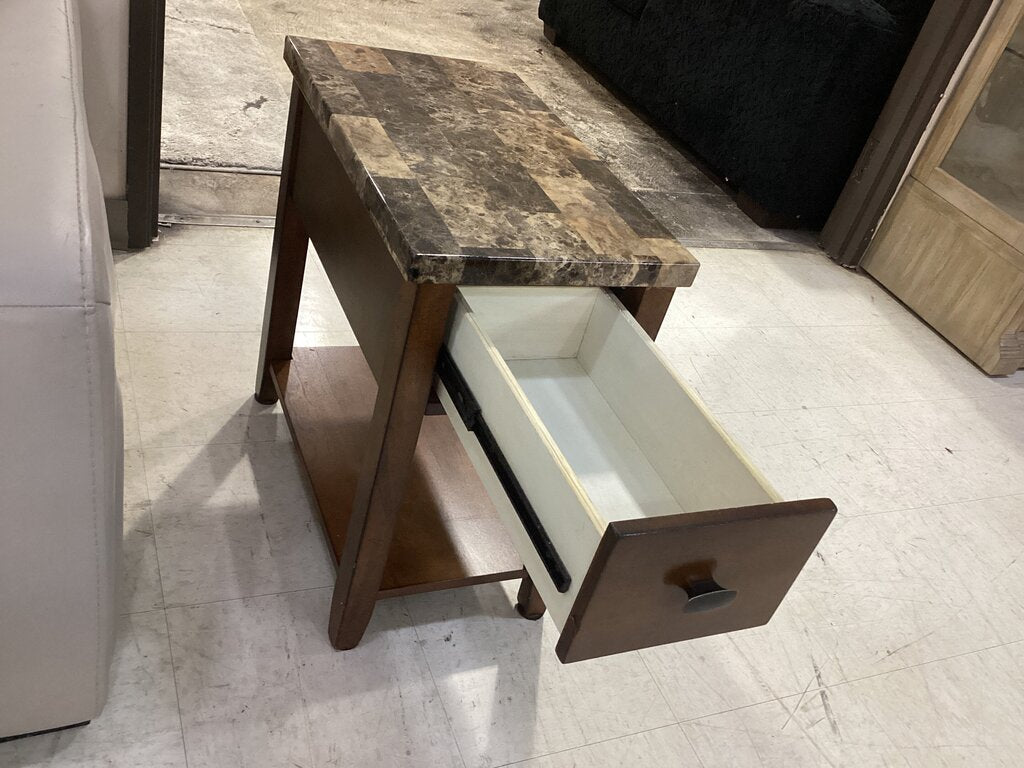 86520 Ashley Bregin Chairside Table