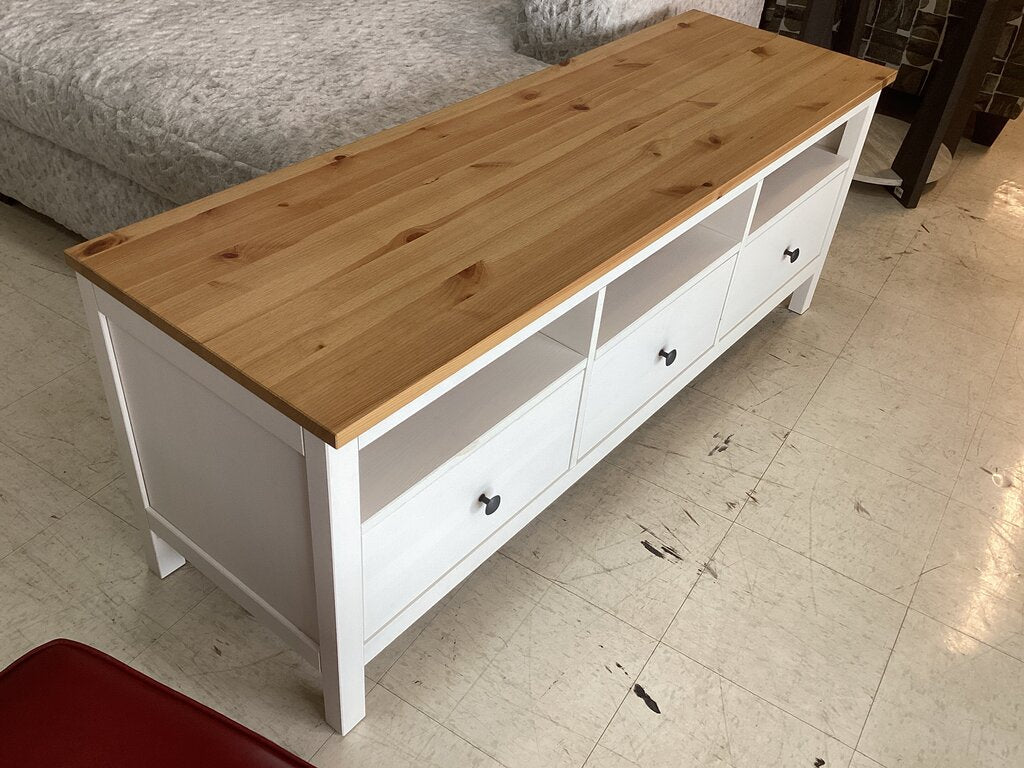86528 Hemnes TV Stand 58x18x23