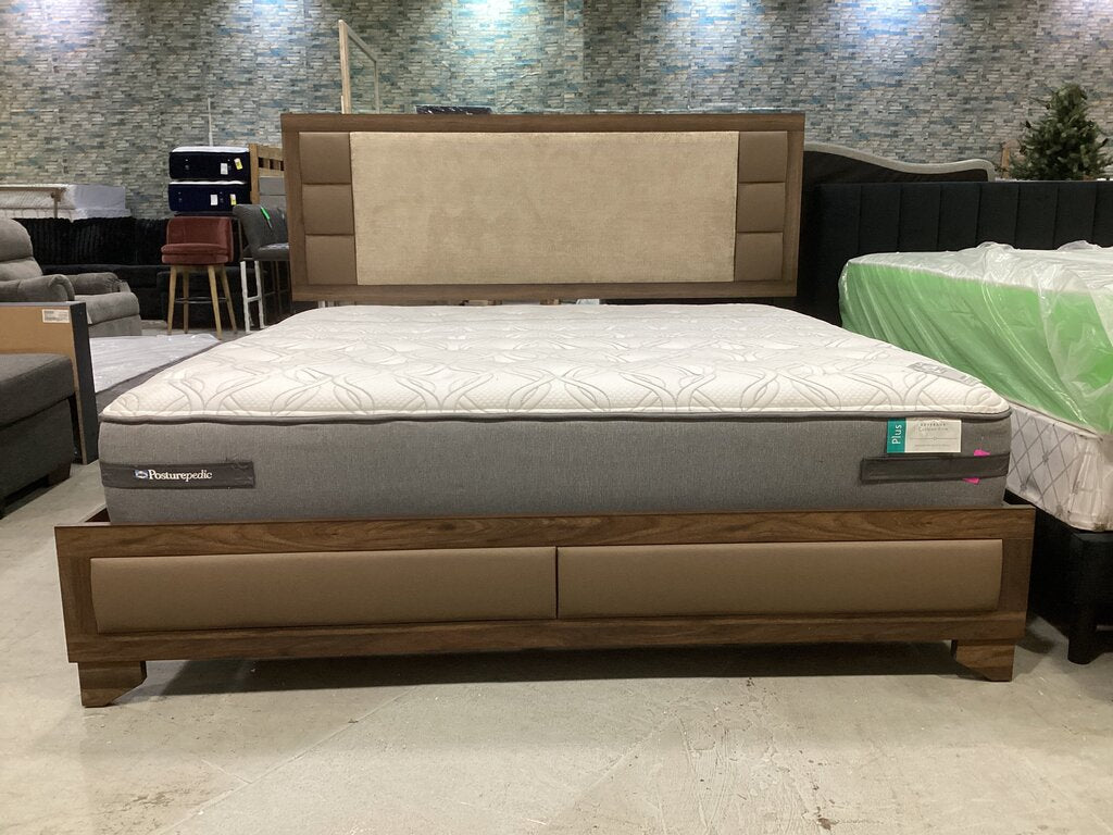 Canyon Ridge NEW King Bed Frame 79x83x54 (149341-43)