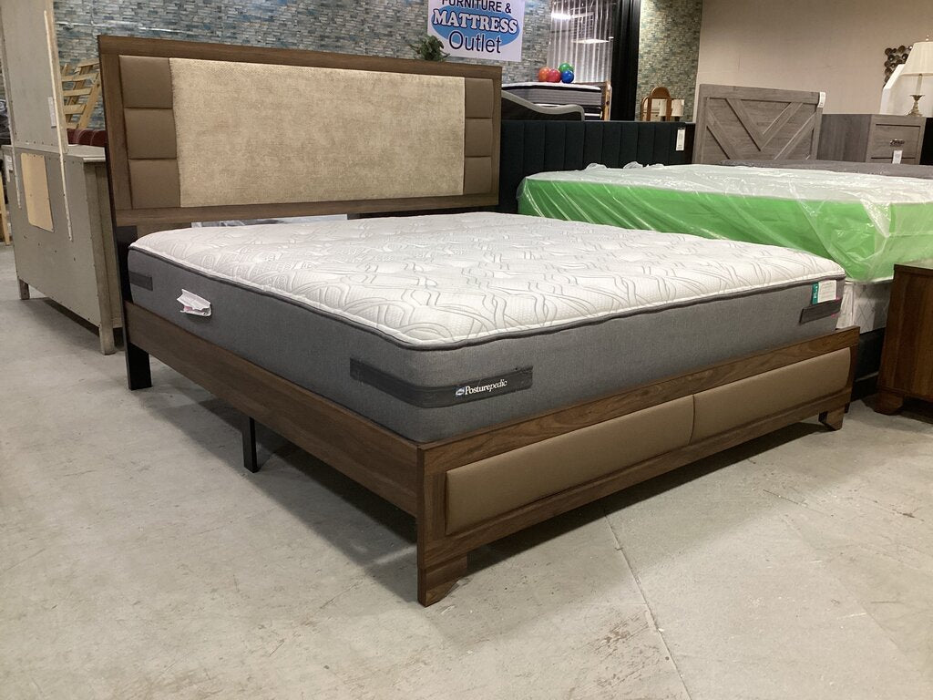 Canyon Ridge NEW King Bed Frame 79x83x54 (149341-43)