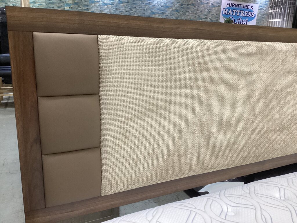 Canyon Ridge NEW King Bed Frame 79x83x54 (149341-43)