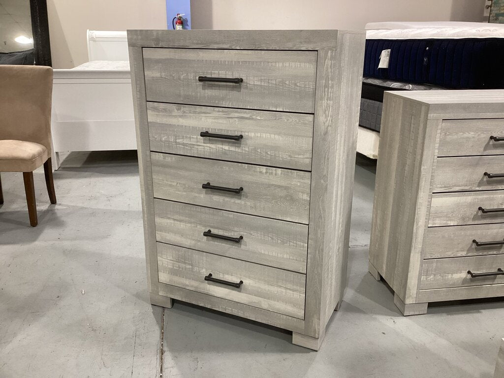 Foundry NEW Chest 32x17x47