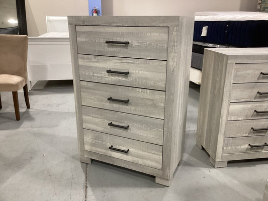 Foundry NEW Chest 32x17x47