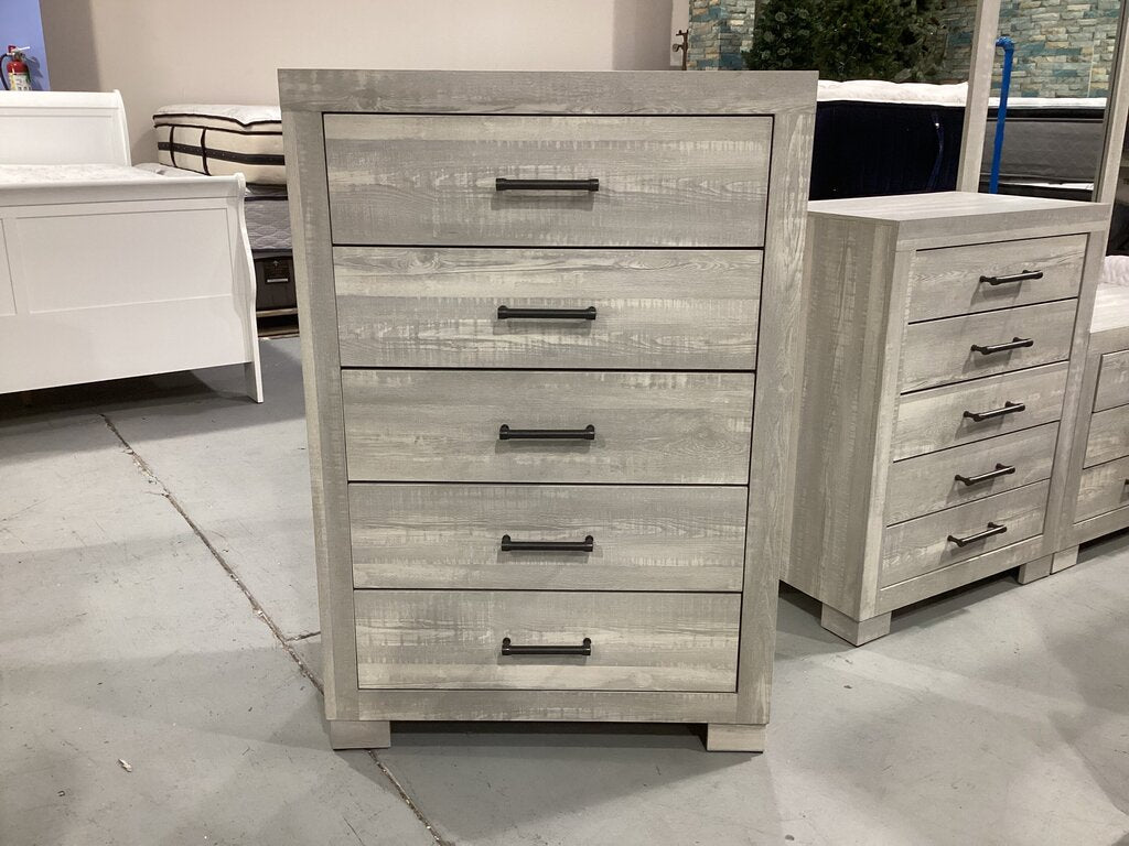 Foundry NEW Chest 32x17x47