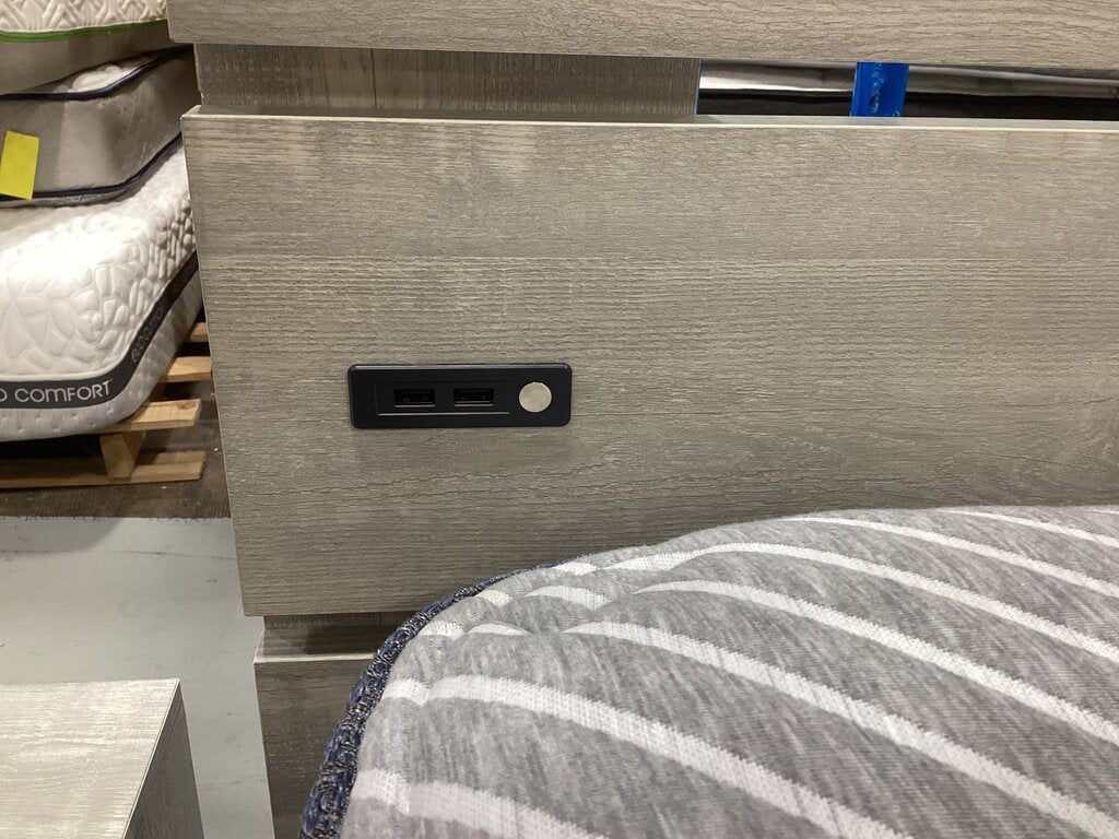 Foundry NEW King Size Bed Frame w/Lamps 79x84x59