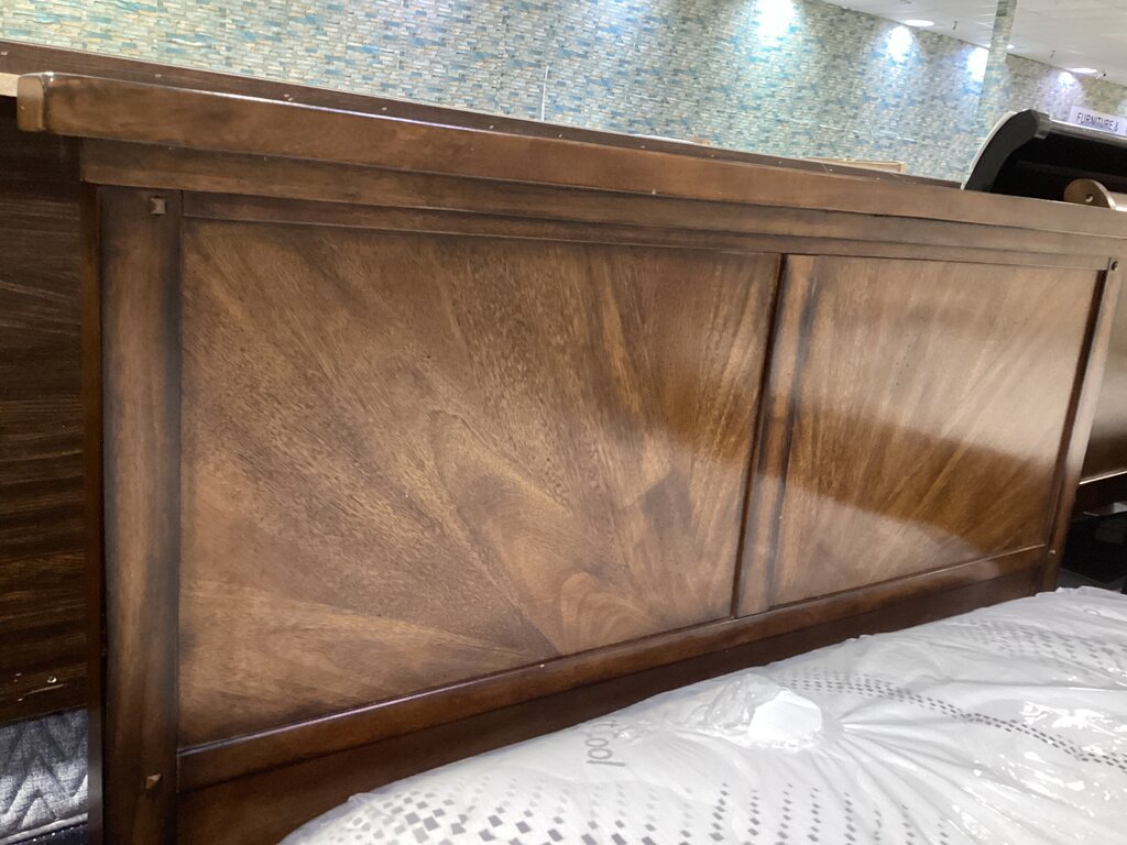 86568 - Aspen Home Full Size Storage Bed Frame 60x83x52