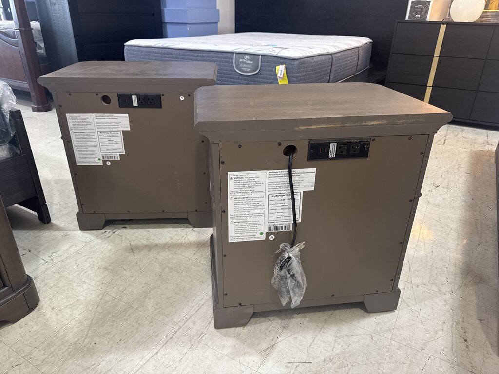 86615 - Pair of Nightstands 26x18x27