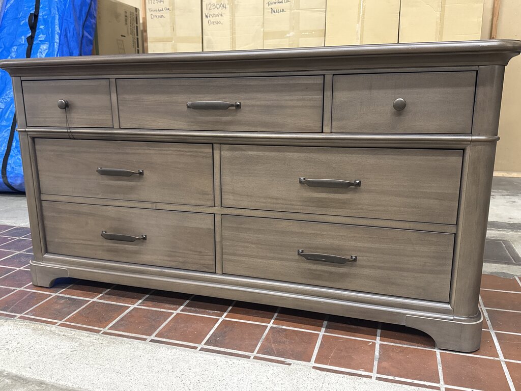 86622 - Seven Drawer Dresser 64x18x32