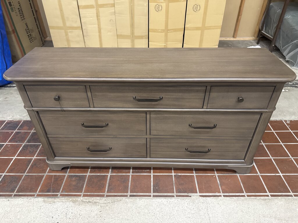 86622 - Seven Drawer Dresser 64x18x32