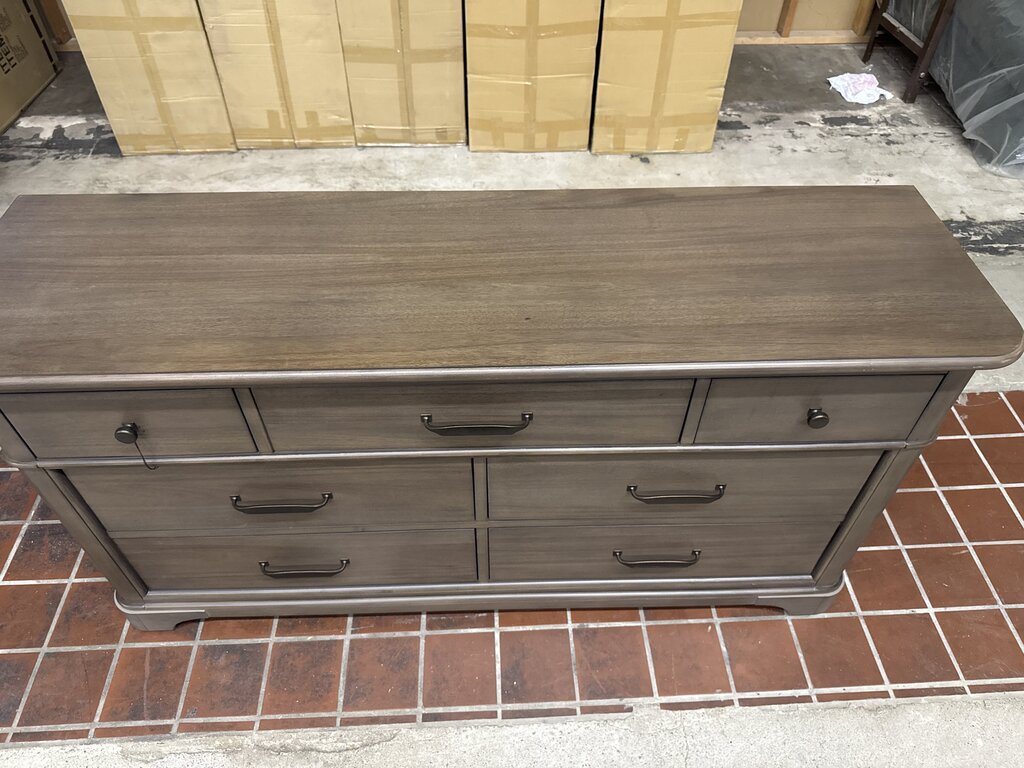 86622 - Seven Drawer Dresser 64x18x32