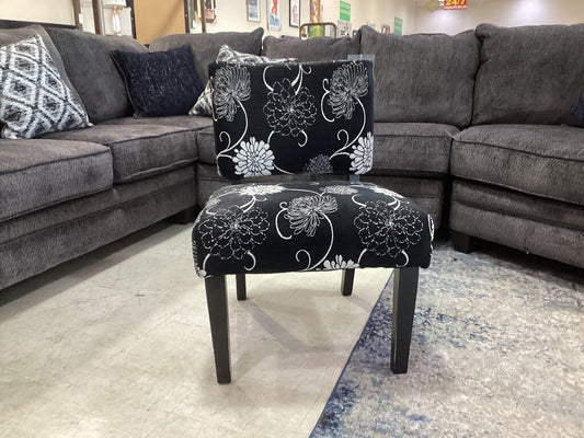 86588 - Black & White Accent Chair 23x27x33