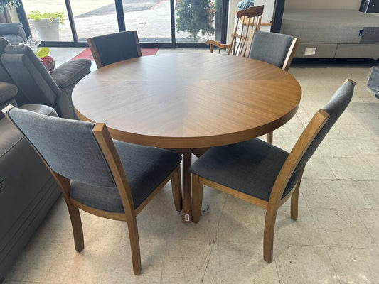 86618 - Round 54in 5pc Dining Set 54x54x30
