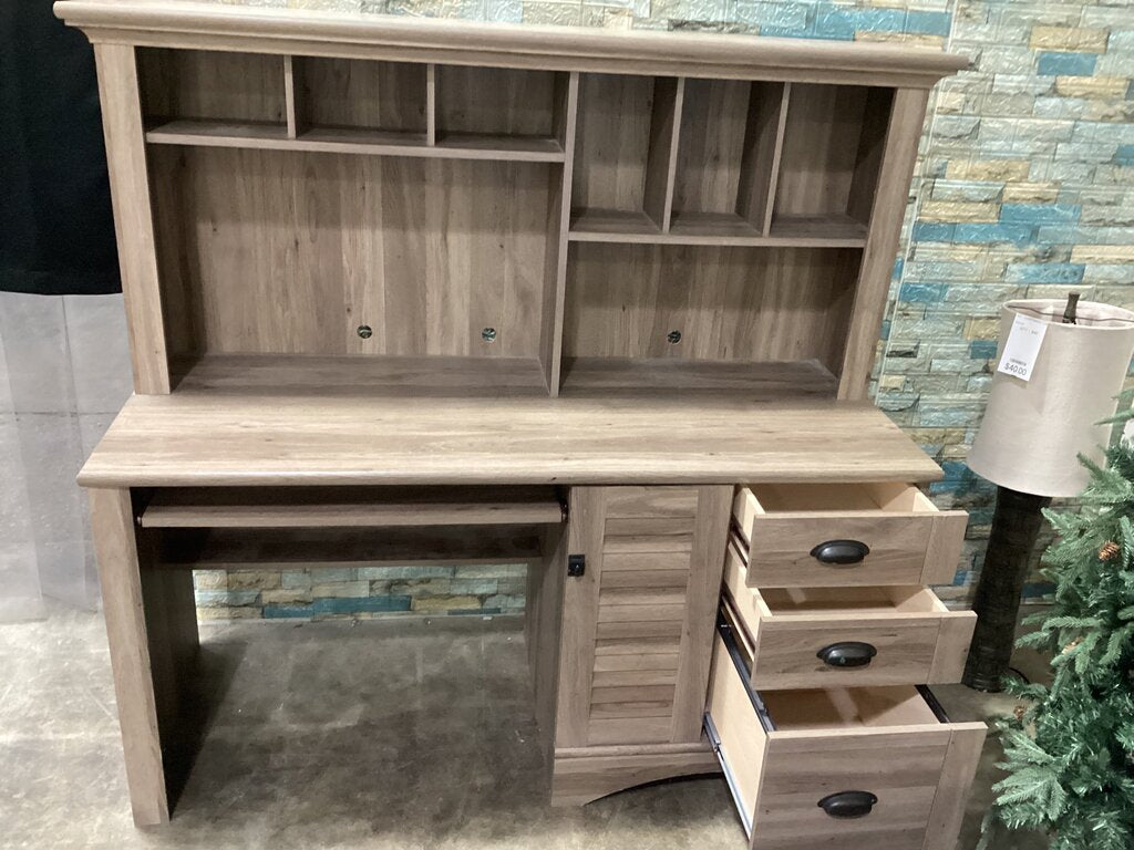 86586 - Gray Desk w/Hutch 62x24x58